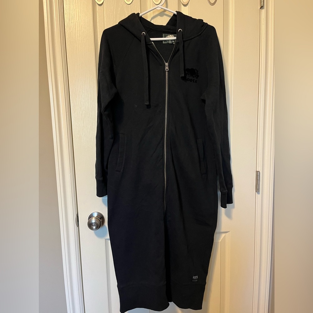 Extra Long Roots Black Zip Up Sweater